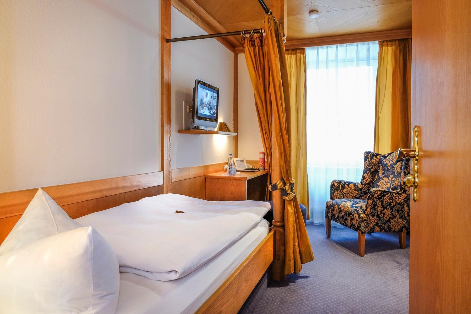 Hotel Post ブルクハウゼン エクステリア 写真